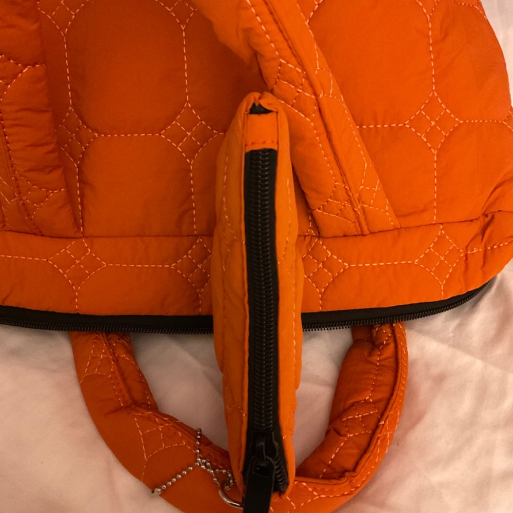(NWT) Plain Quilted Nylon Puff Tote Bag - Picture 10 of 12